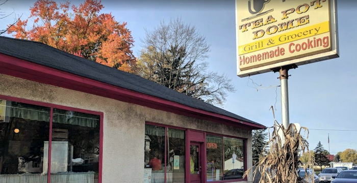 Tea Pot Dome Grill & Grocery - Street View (newer photo)